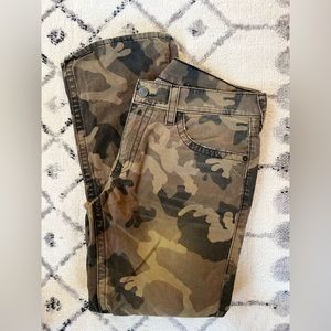Men’s True Religion Camo Jeans size 38 x 42